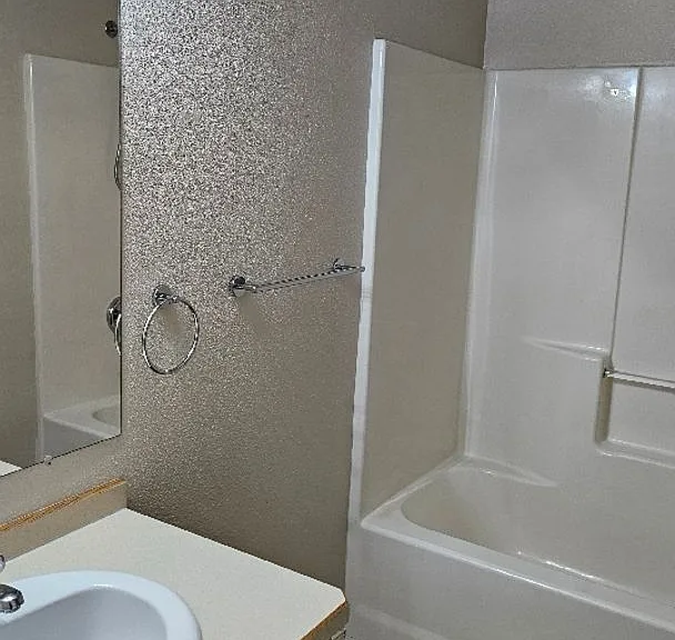 1 Bedroom Unit with Detached Garage in Prineville — Photo 12