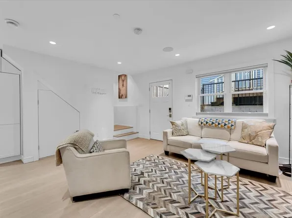 1020 Odlum Dr, Vancouver, BC V5L 5A1