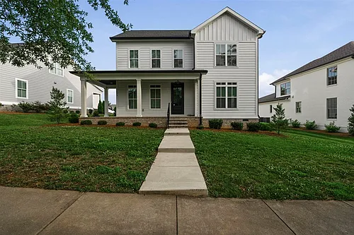 633 Village Way Photo 1