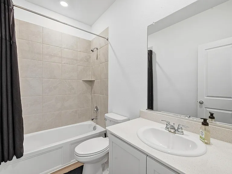 216 Post Oak St — Photo 18