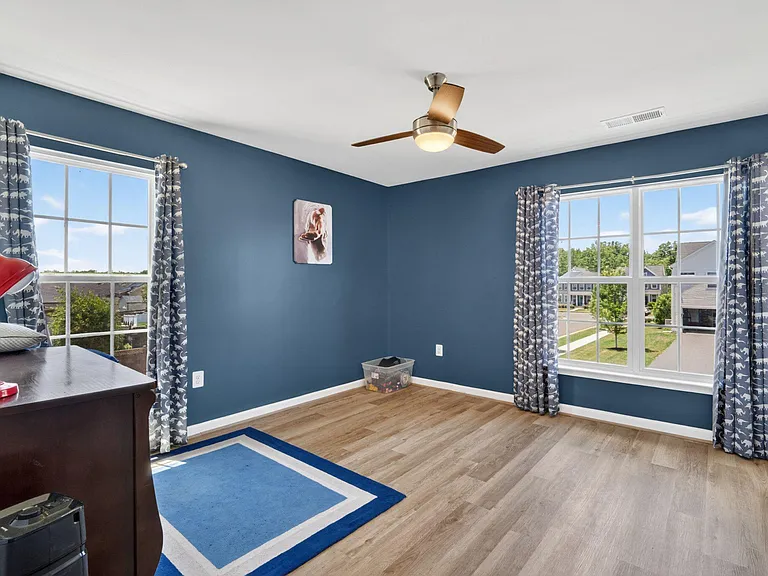 980 Basswood Dr — Photo 37