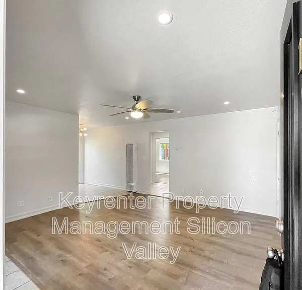 923 Ravenscourt Ave #1 — Photo 2