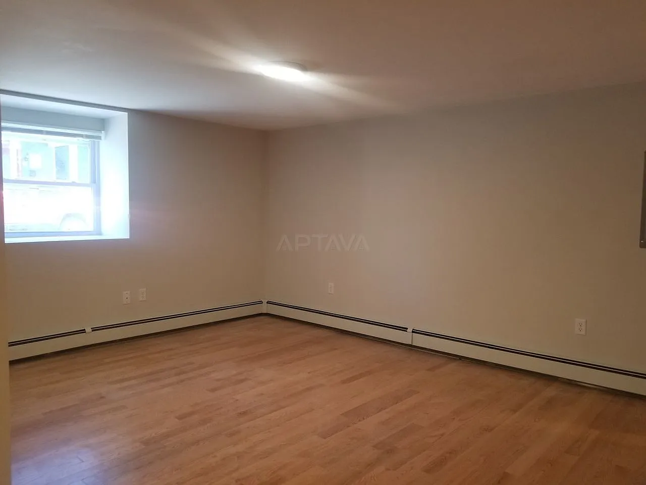 Ball Square area, 3 bedroom, 1 bathroom apartment — Photo 4