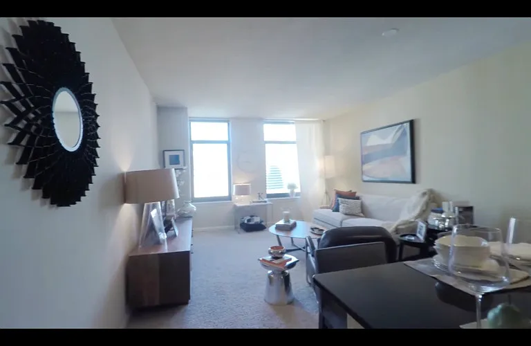350 N Desplaines St — Photo 1