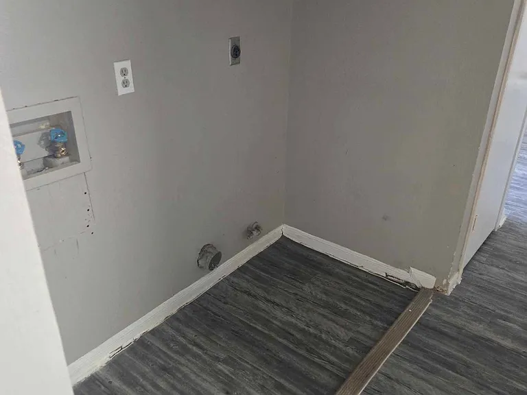 2406 S Laredo St — Photo 7