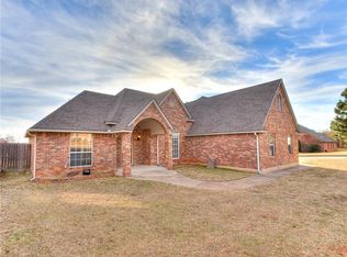 2060 Camelot Dr, Midwest City, OK 73130