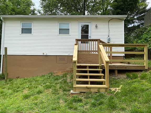 2nd image of 3905 Maine Ave NW