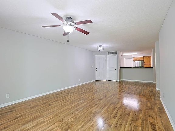 4th image of 2123 Clareglen Ct Unit 103