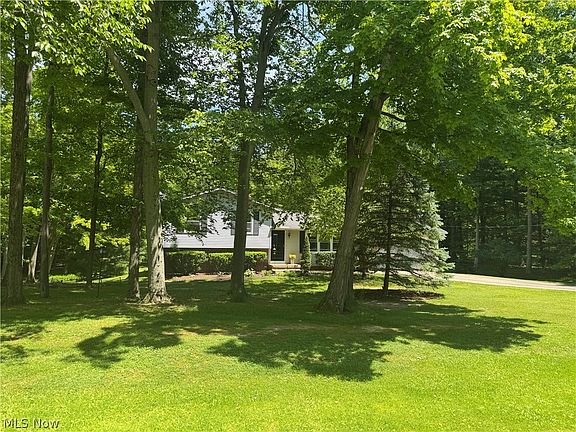 4th image of 15025 Crestwood Dr