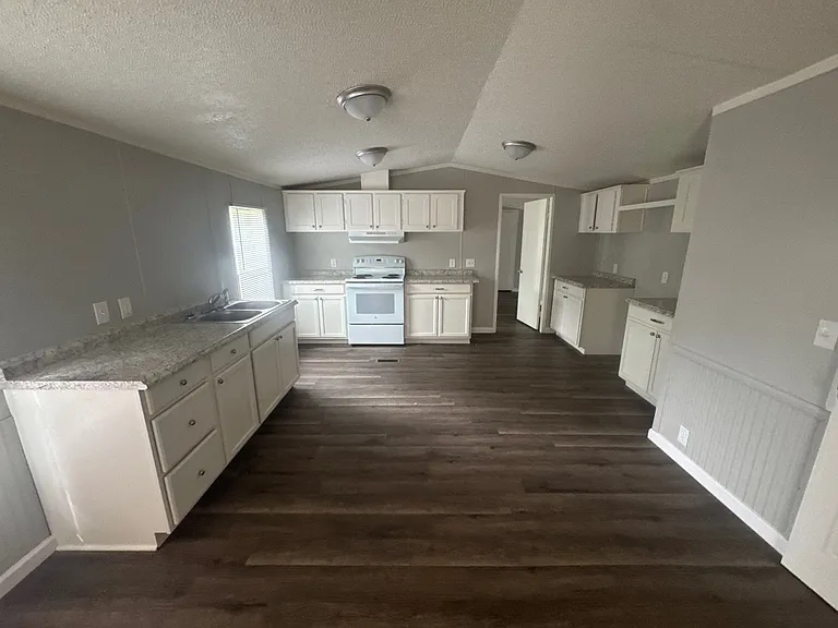 18075 Clayton Cir — Photo 5
