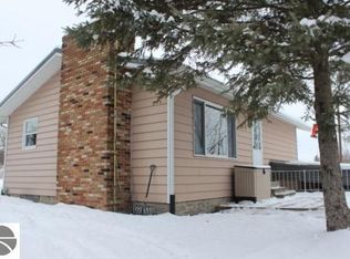 2213 N Crystal Rd, Vestaburg, MI 48891