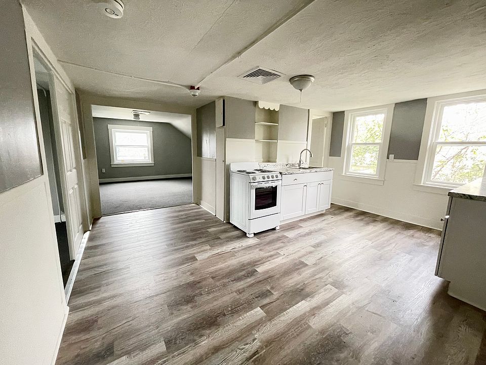 1st image of 656 Main St #3