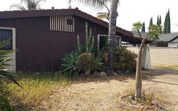 3rd image of 824 N Orange Blossom Ave