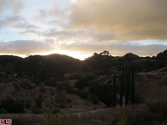 3rd image of 32200 Mulholland Hwy
