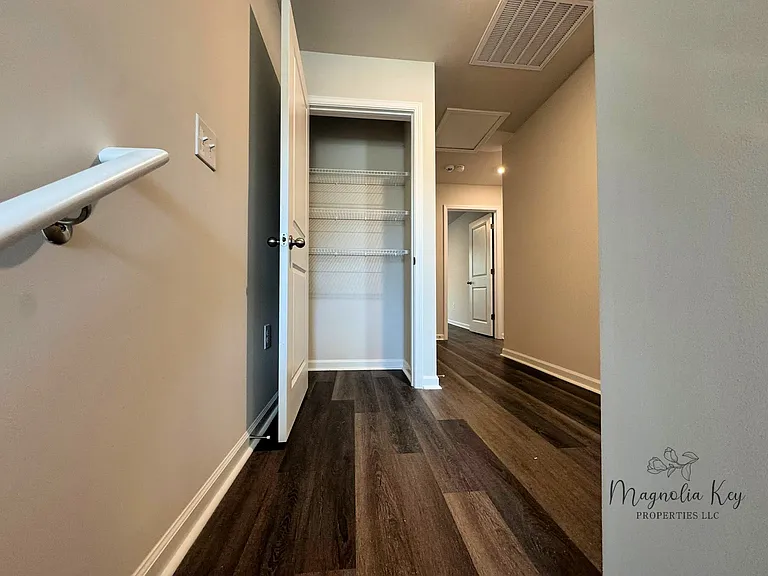 555 Gemstone Blvd — Photo 13