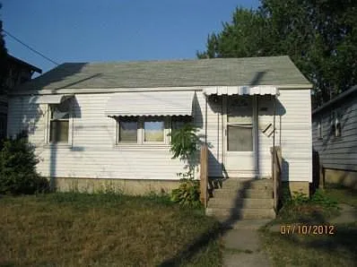 386 Park St photo 1