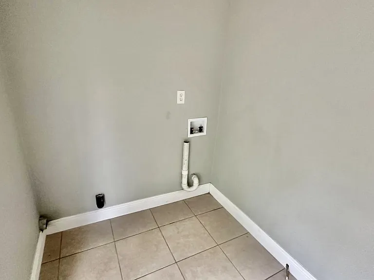 160 Julie Ln — Photo 7