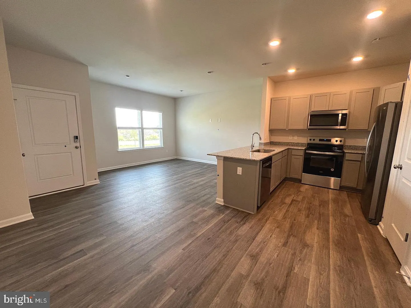 3 bed, 2.5 bath, 1509 sqft, $2,100 — Photo 4