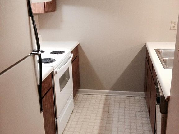 3rd image of 132 N Meyers Dr APT C