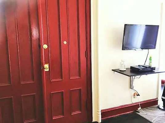 Rented by Premier Metro Realty Corp | media 23