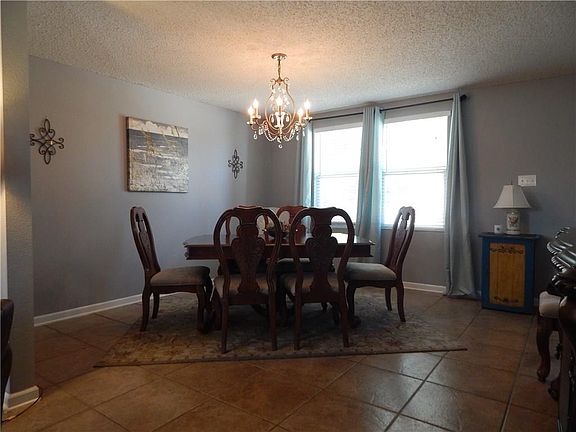 4th image of 1917 Riverchase Ln