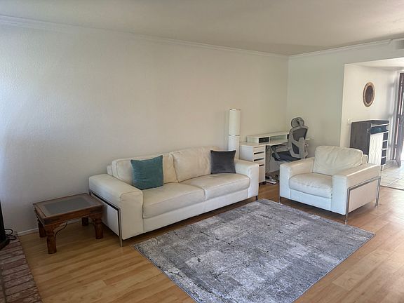 5th image of 528 Via De La Valle Unit D