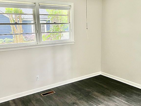 4th image of 319 W Park Ave
