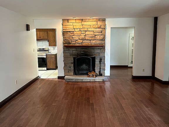 5th image of 9246 Main St #1