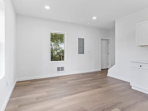5th image of 51 S Harrisburg St #3