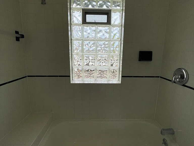 253 W Hazeltine Ave #18 — Photo 9