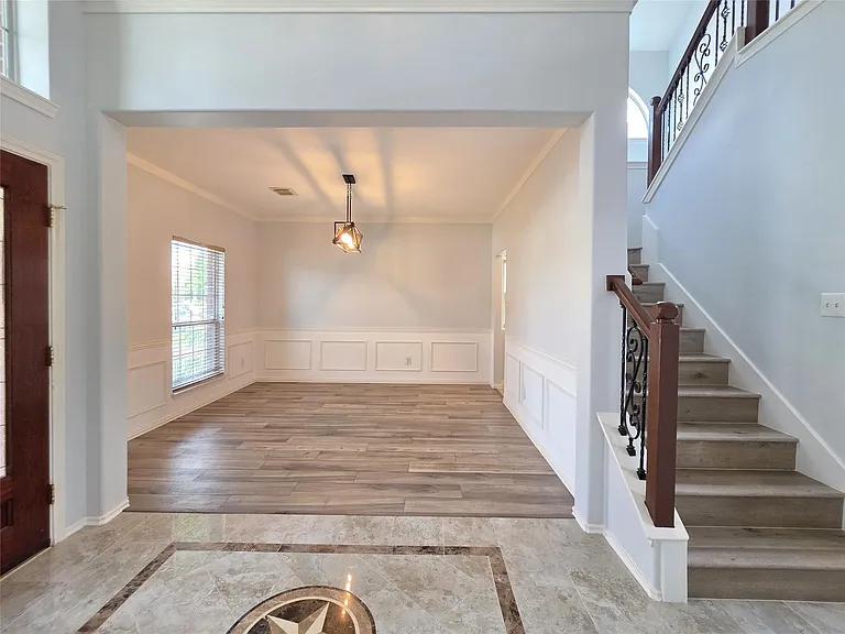 10038 Barr Lake Dr — Photo 10