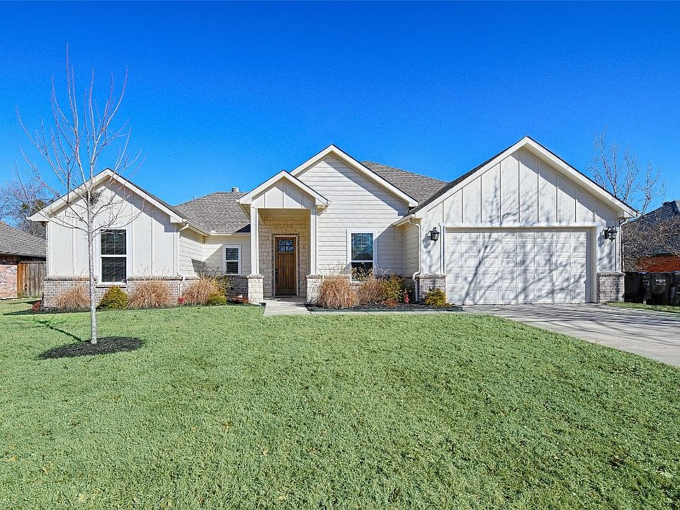 1st image of 522 Highland Oaks Dr