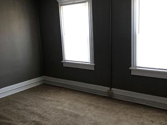 4th image of 125 John St