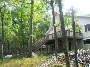 304 Lakeview Rd, Lackawaxen, PA 18435