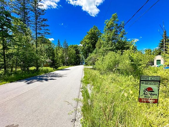 3rd image of W Woodland Dr