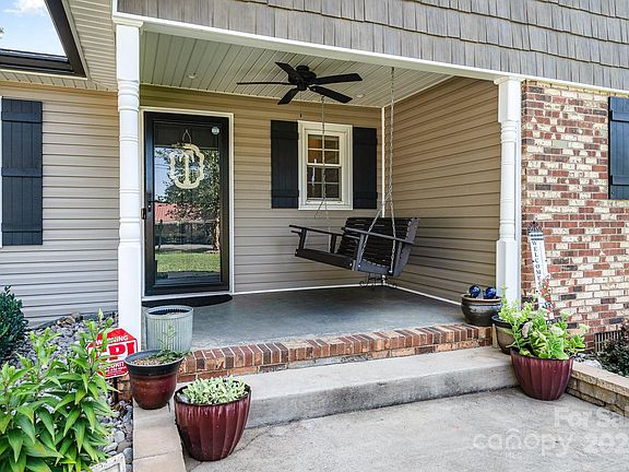 4th image of 203 Auten Cir