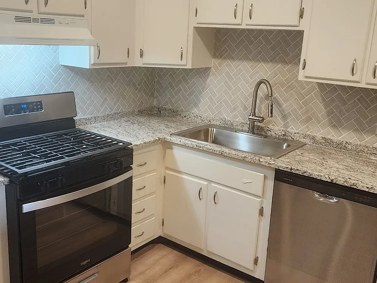 200 N 2nd St #2A8 — Photo 4