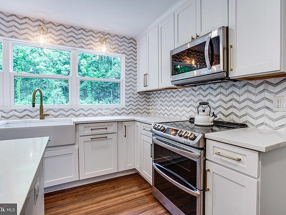 3rd image of 11612 Holly Briar Ln