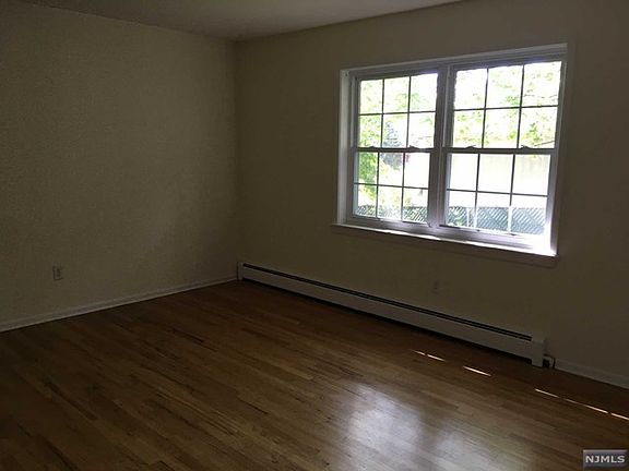 3rd image of 45 Maltbie Ave APT 15B