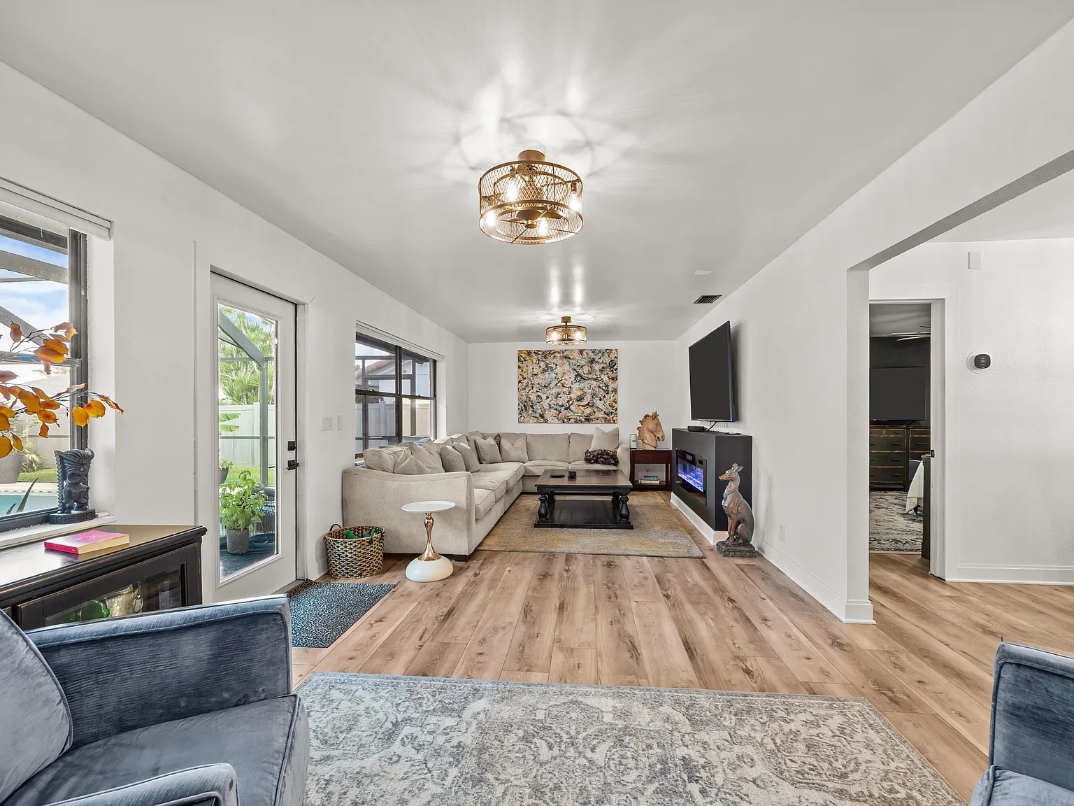 5 bed, 2.5 bath, 2599 sqft, $6,250 — Photo 3