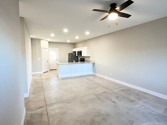 2nd image of 5104 N Cypress St #5104