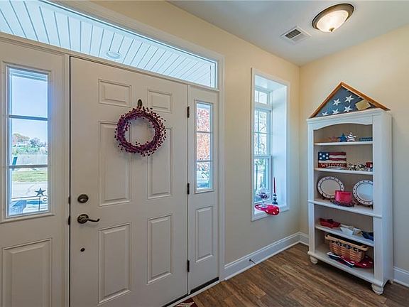 5th image of 1122 Scepter Ln W