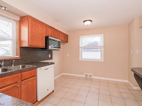 5th image of 16005 Northwood Ave