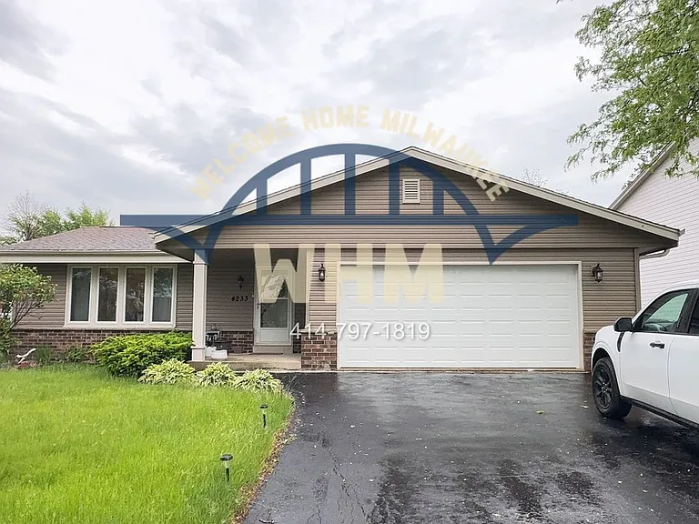 4233 W Carmel Dr — Photo 1