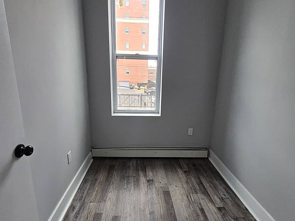 4th image of 61 Orient Ave #2L