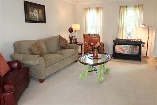 3rd image of 49 Delikat Ln