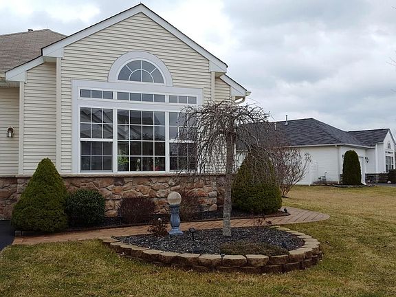 3rd image of 8 Tuscana Ct