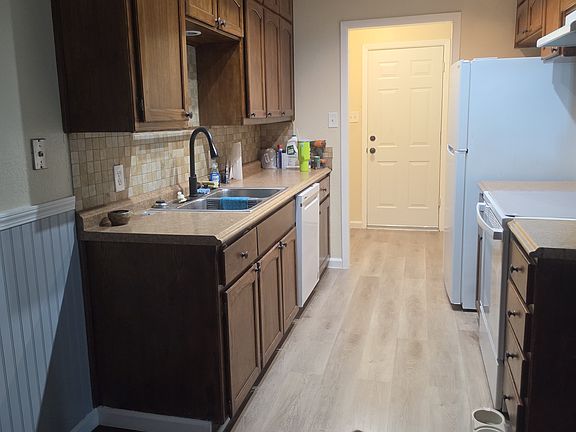 5th image of 4301 Yellowleaf Dr