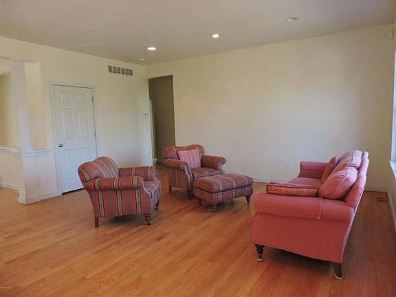 5th image of 115 Cold Springs Cir