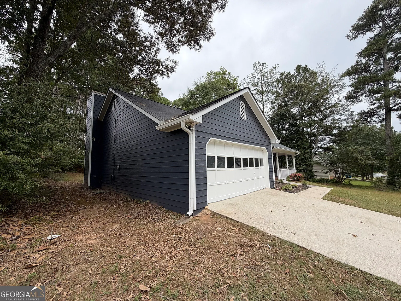 3 bed, 2.0 bath, 2012 sqft, $2,240 — Photo 2
